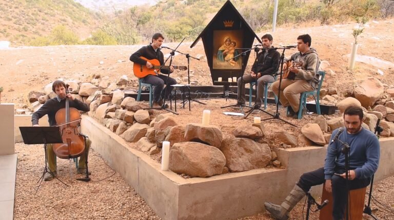 Canción Señor de la paz, interpretada por el Padre Gonzalo Villaseca